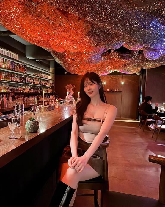 Hot 247+ Hình Ảnh Gái Đẹp Đi Bar – Lung Linh, Năng Động & Sành Điệu