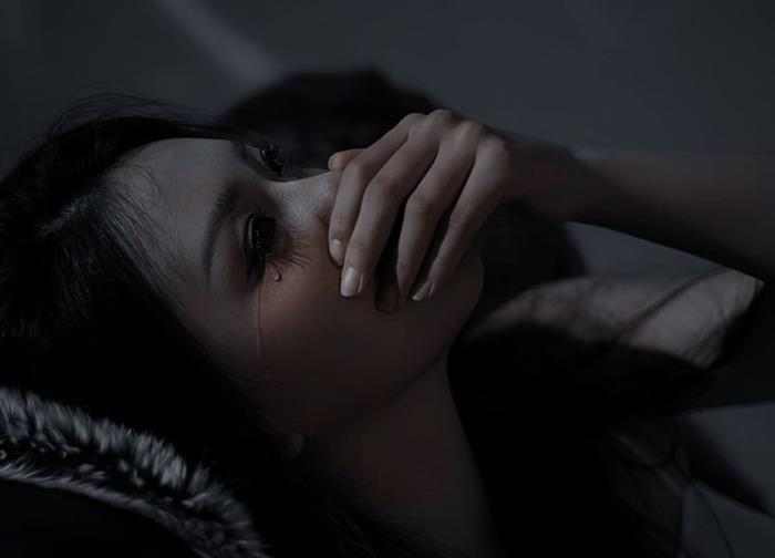 1969+ Ảnh Buồn Nữ – Hình Ảnh Cô Gái Tâm Trạng Mệt Mỏi Tuyệt Vong & Khóc