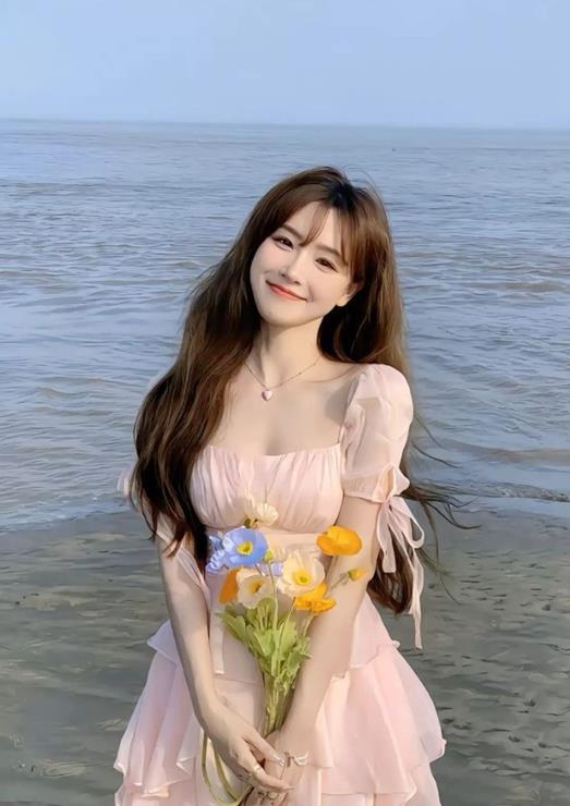 Tổng Hợp 465+ Hình Ảnh Cô Gái Cầm Hoa Đẹp Lung Linh & Đầy Ấn Tượng