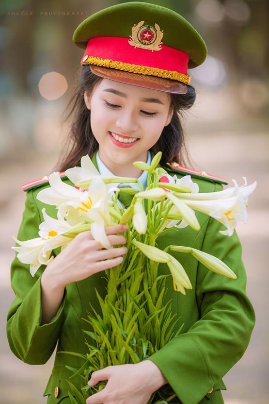 1556+ Hình Ảnh Nữ Công An, Nữ Cảnh Sát – Vẻ Đẹp Nghề Nghiệp & Sức Hút Riêng