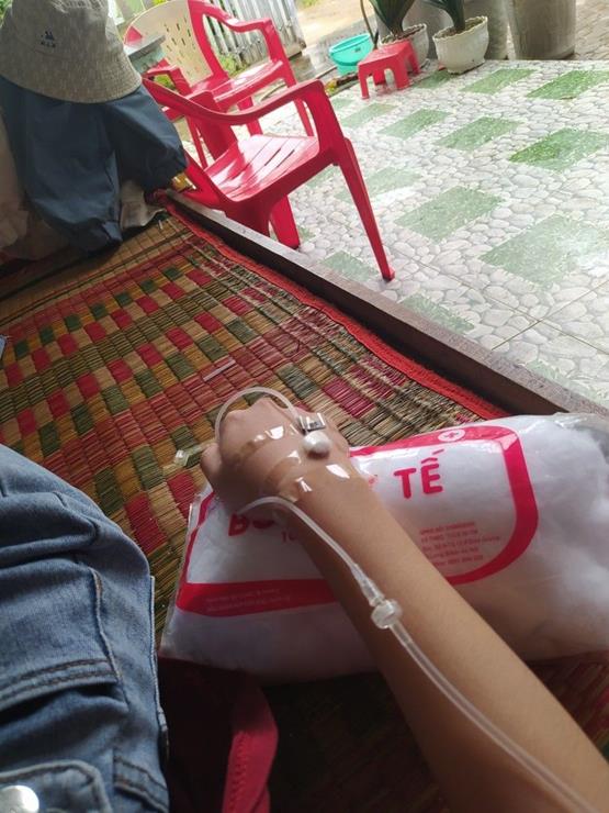 Miễn Phí 189+ Hình Ảnh Nữ Truyền Nước Ở Tay – Hình Thực Tế Rõ Nét